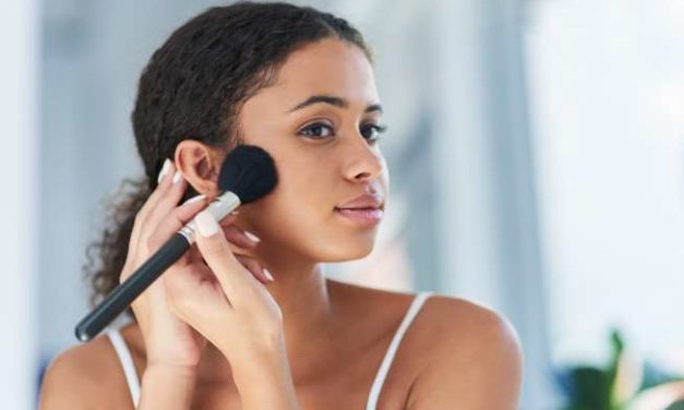 A Makeup Artist Shared His Insider Tips For Setting Your Makeup With Translucent Powder